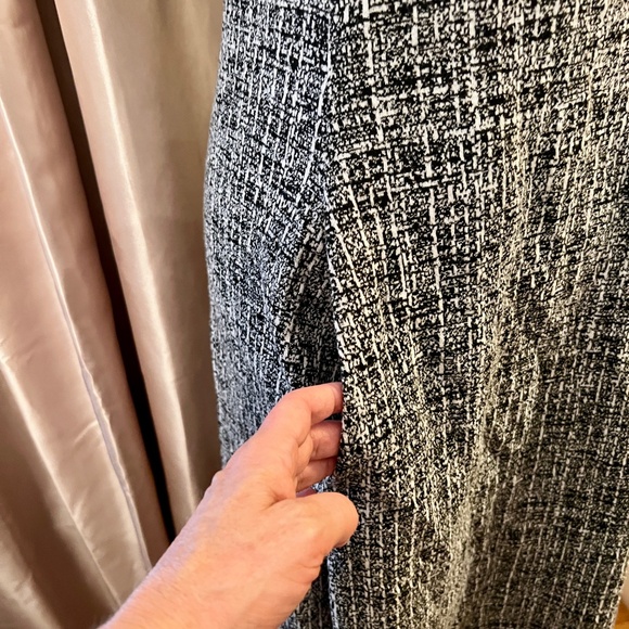 NWOT DKNY Black & White Stretch Woven Fit & Flare Bell Sleeve Dress US Size 8 - Picture 6 of 9